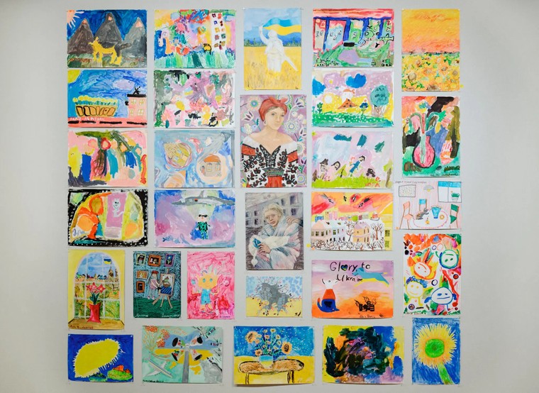 Xe tăng và gấu Teddy: Những bức vẽ của trẻ em Ukraine về cuộc chiến ảnh 1