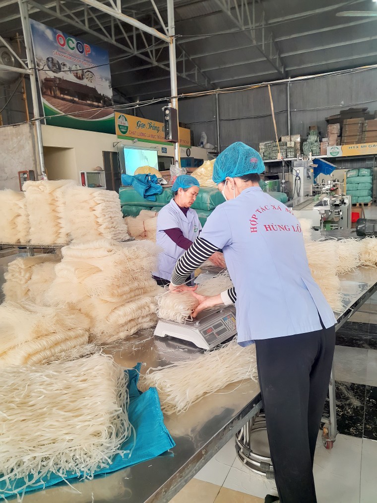 Chuyến đi thực tế chính trị - xã hội của sinh viên báo chí tại Phú Thọ ảnh 3