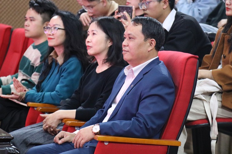 Chuyến đi thực tế chính trị - xã hội của sinh viên báo chí tại Phú Thọ ảnh 4