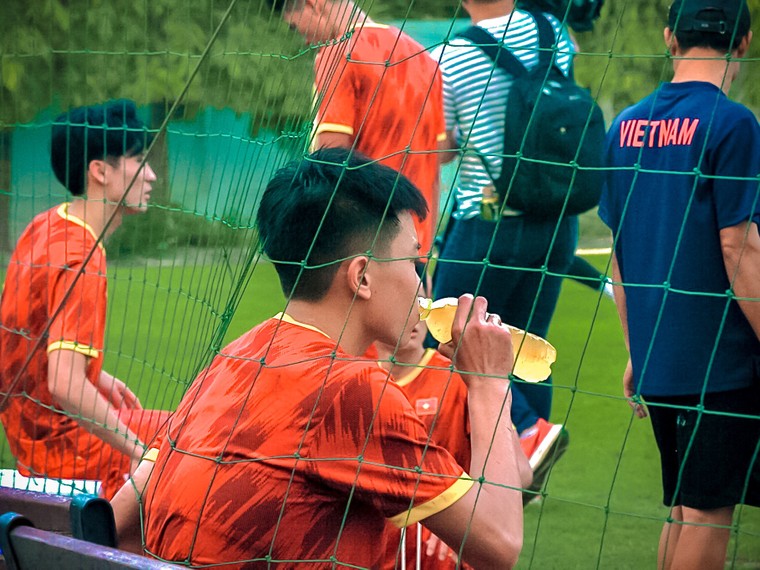 VCK U20 Châu Á: U20 Việt Nam sẵn sàng cho chuyến tập huấn nước ngoài ảnh 12