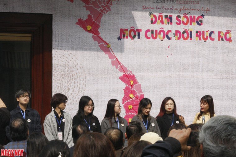 Triển lãm 'Dám sống một cuộc đời rực rỡ': bản phác thảo đầu tiên về hành trình văn hóa và tình người ảnh 9