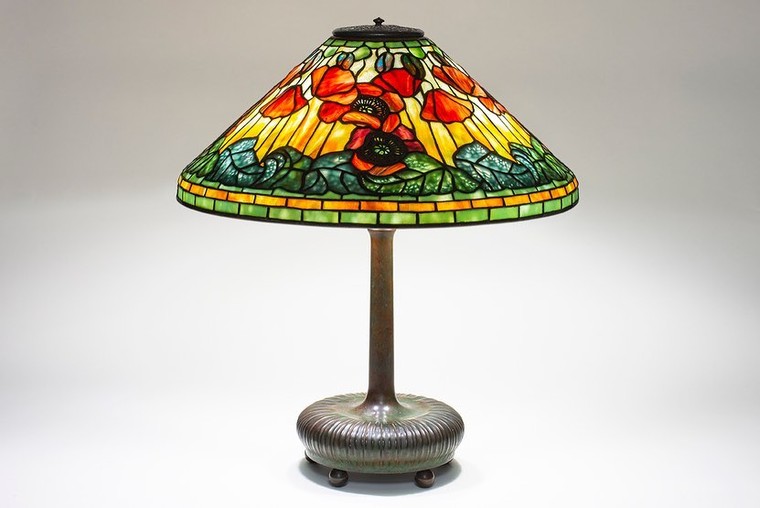 Đèn kính màu - đâu là vẻ đẹp nguyên bản? ảnh 3