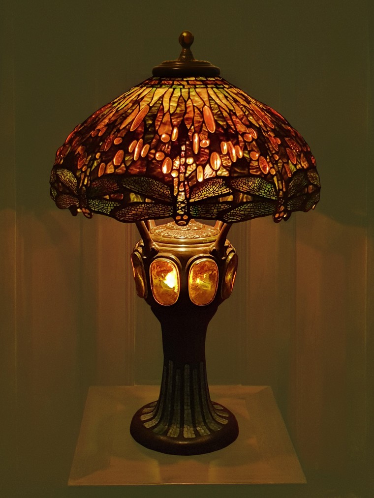 Đèn kính màu - đâu là vẻ đẹp nguyên bản? ảnh 5