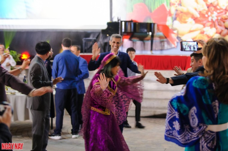 Rực rỡ Lễ hội mùa xuân Norvuz tại Hà Nội ảnh 15