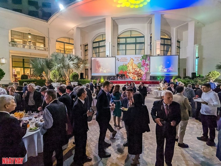 Rực rỡ Lễ hội mùa xuân Norvuz tại Hà Nội ảnh 10