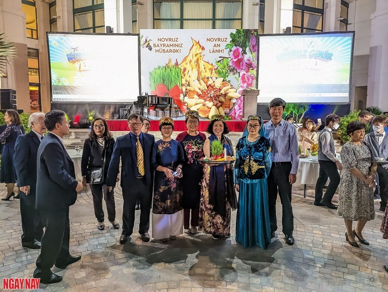 Rực rỡ Lễ hội mùa xuân Norvuz tại Hà Nội ảnh 9