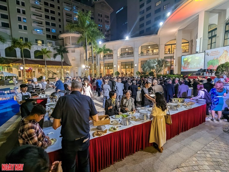 Rực rỡ Lễ hội mùa xuân Norvuz tại Hà Nội ảnh 8