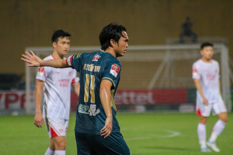 Cơn mưa bàn thắng tại sân vận động Hàng Đẫy ảnh 9