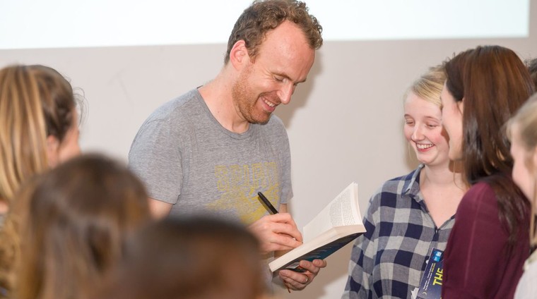 Những dòng nguệch ngoạc bên lề sách ảnh 1