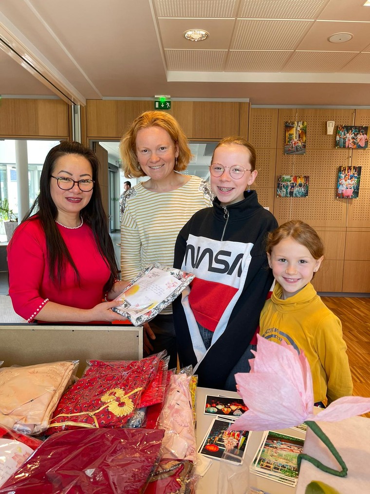 Nghe Áo dài kể chuyện tại Pháp ảnh 1