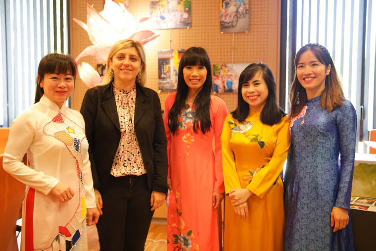 Nghe Áo dài kể chuyện tại Pháp ảnh 2