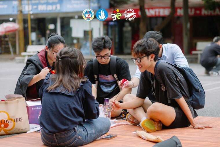 E-FIESTA 2023: Du ngoạn trên chuyến tàu văn hóa NEU ảnh 1