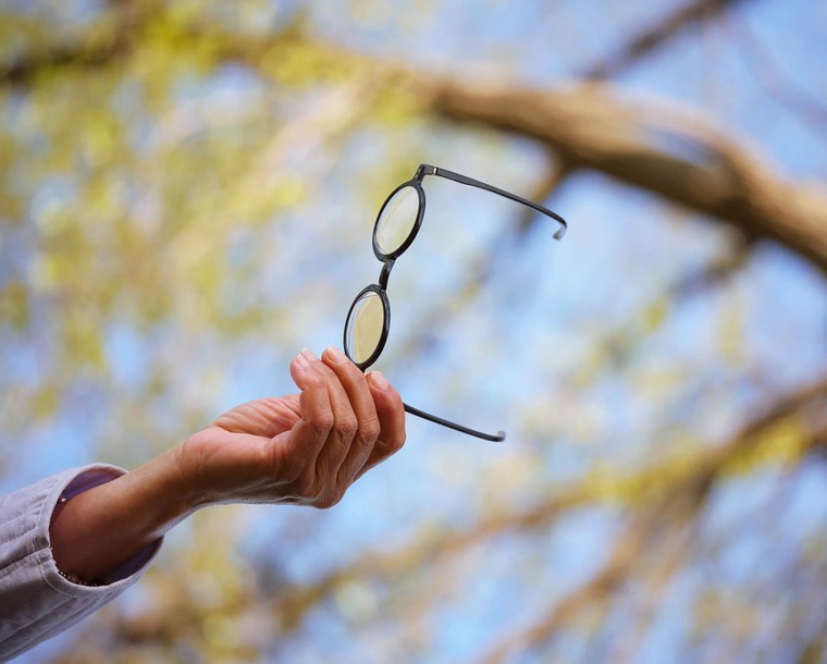 Thuốc lá, tia cực tím và những thói quen gây hại cho mắt ảnh 2