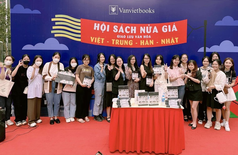 Ra mắt Ghi chép về hành trình 10 năm hoạt động nghệ thuật của nhóm nhạc BTS ảnh 4