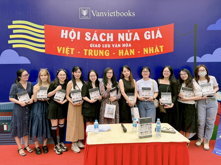 Ra mắt Ghi chép về hành trình 10 năm hoạt động nghệ thuật của nhóm nhạc BTS ảnh 2