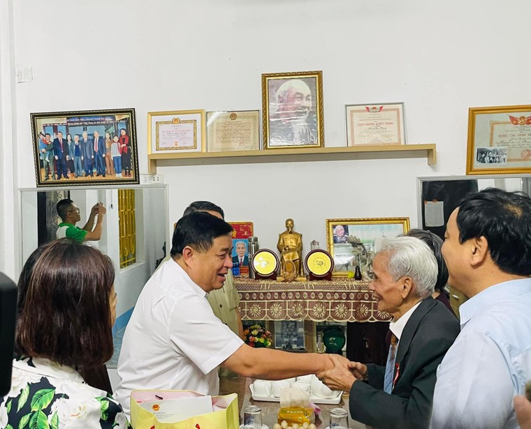 Bộ trưởng Bộ Kế hoạch và Đầu tư Nguyễn Chí Dũng được vinh danh Giải thưởng Cống hiến ảnh 6