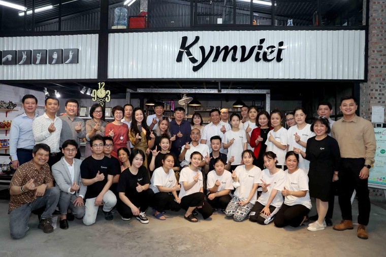 Bộ trưởng Bộ Kế hoạch và Đầu tư Nguyễn Chí Dũng được vinh danh Giải thưởng Cống hiến ảnh 2