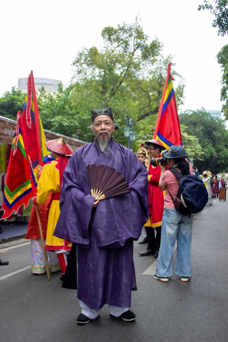 Trăm hoa khoe sắc tại Ngày hội Việt phục: "Bách Hoa Bộ hành" ảnh 16