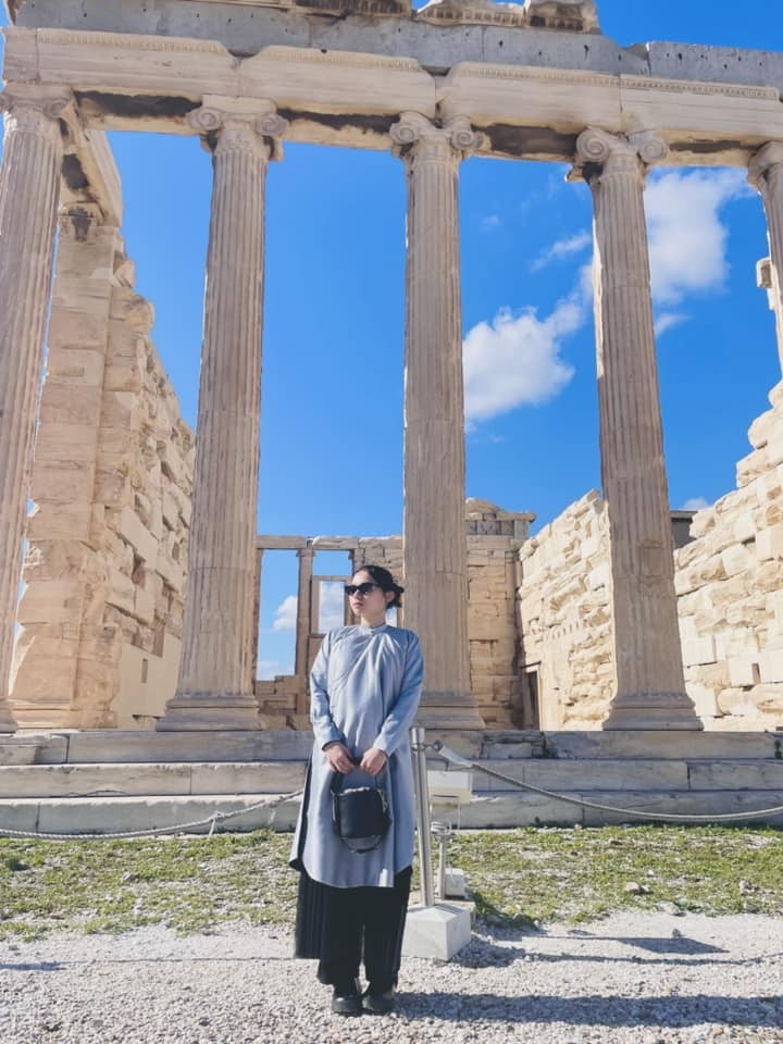 Việt cổ phục và họa tiết "chăn con công" ngày càng được người trẻ ưa chuộng ảnh 14