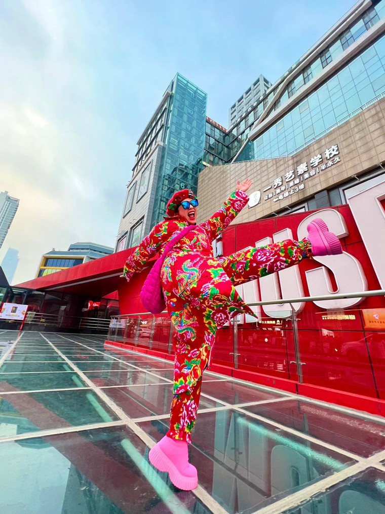 Việt cổ phục và họa tiết "chăn con công" ngày càng được người trẻ ưa chuộng ảnh 6