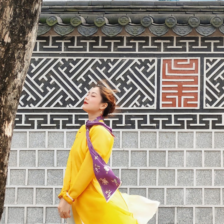 Việt cổ phục và họa tiết "chăn con công" ngày càng được người trẻ ưa chuộng ảnh 15