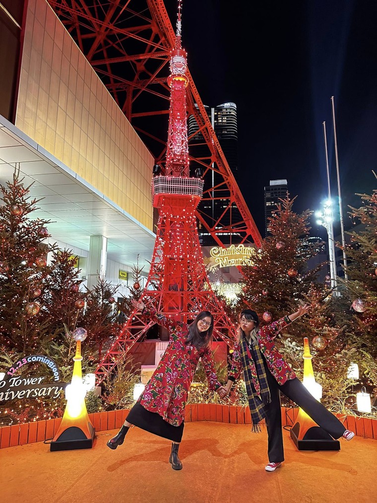 Việt cổ phục và họa tiết "chăn con công" ngày càng được người trẻ ưa chuộng ảnh 5