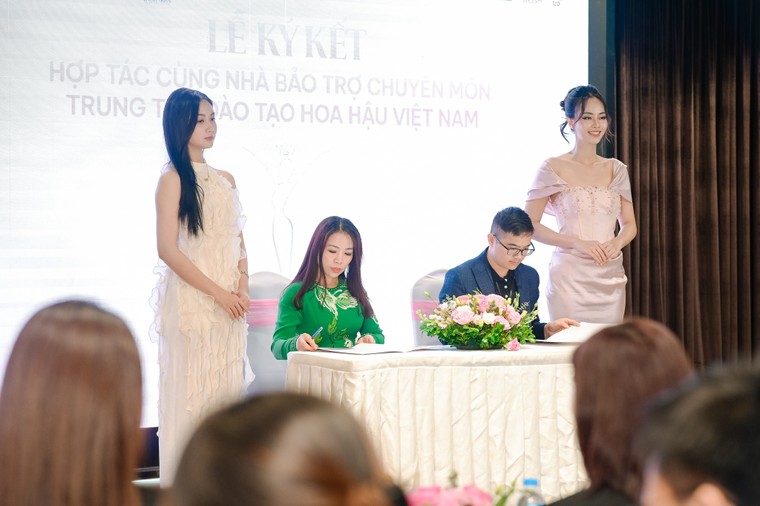 Cuộc thi tìm kiếm gương mặt Hoa khôi qua ảnh: "Duyên dáng Sinh viên Việt Nam 2023" ảnh 2