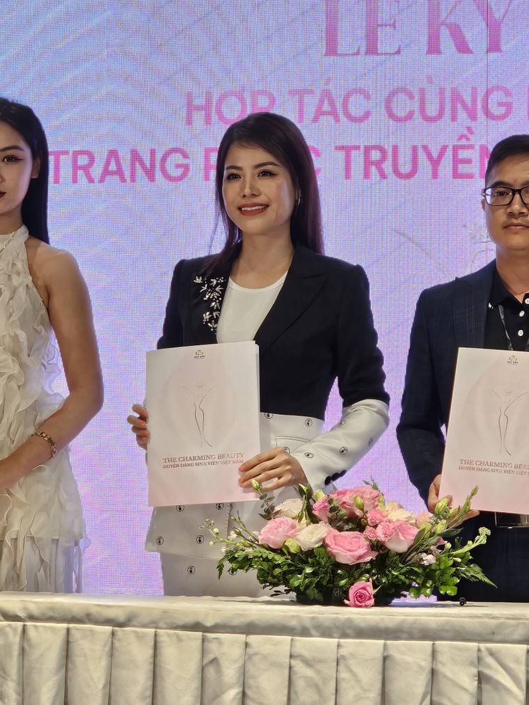 Cuộc thi tìm kiếm gương mặt Hoa khôi qua ảnh: "Duyên dáng Sinh viên Việt Nam 2023" ảnh 8