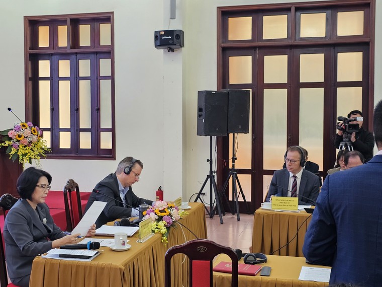 CIEM dự báo 2 kịch bản tăng trưởng kinh tế Việt Nam năm 2024 ảnh 1