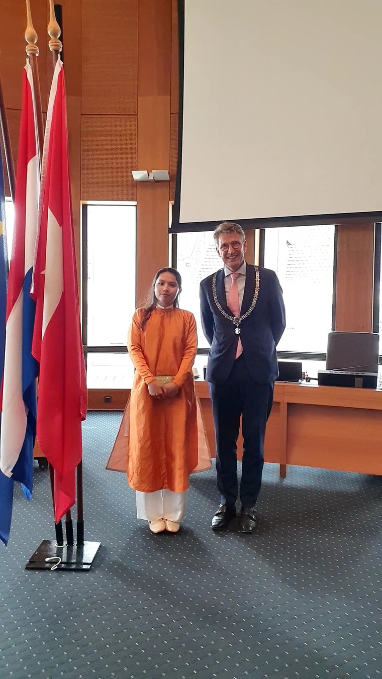 Khoác lên mình Việt phục có nhất thiết phải mang trọng trách quảng bá văn hóa? ảnh 2