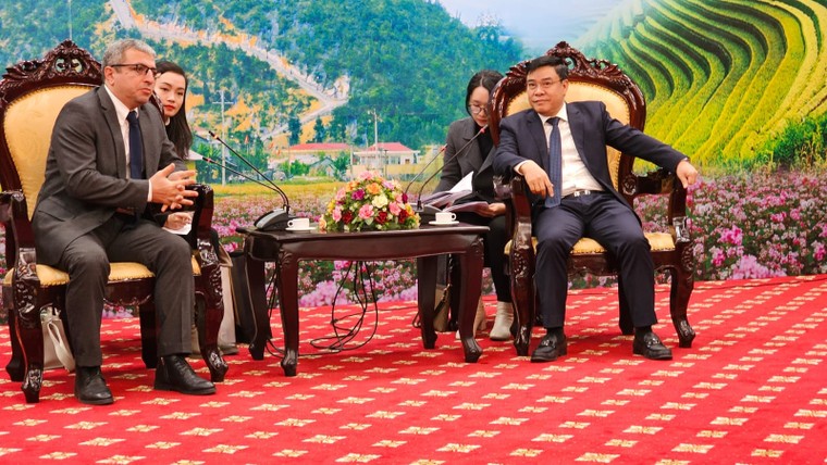 Đại sứ Azerbaijan và Đại sứ Kazakhstan tại Việt Nam tham dự lễ hội đón năm mới tại Hà Giang ảnh 1