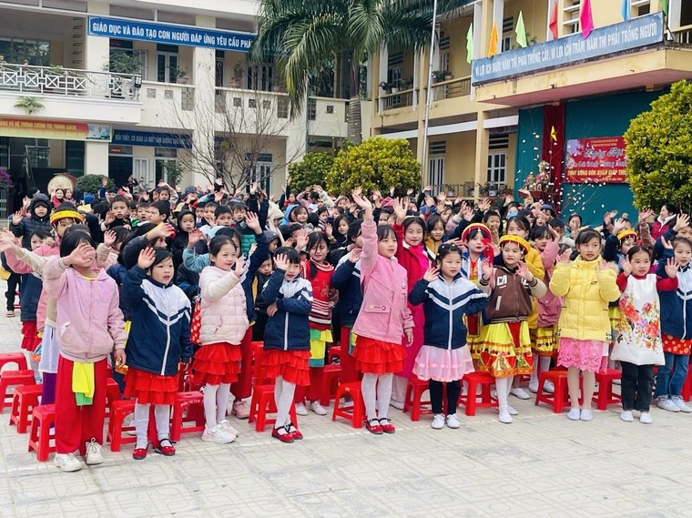 Đại sứ Azerbaijan và Đại sứ Kazakhstan tại Việt Nam tham dự lễ hội đón năm mới tại Hà Giang ảnh 3