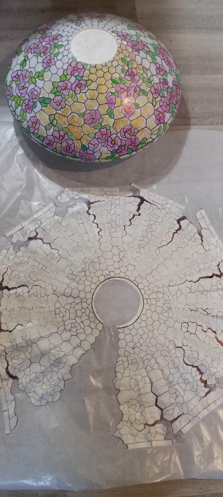 Tìm hiểu quy trình cho ra đời những chao đèn kính màu cùng nghệ nhân John Poncho ảnh 4