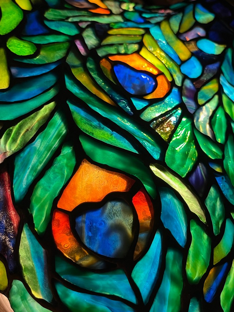 Tìm hiểu quy trình cho ra đời những chao đèn kính màu cùng nghệ nhân John Poncho ảnh 10