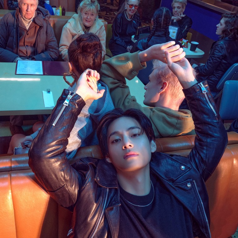 Món quà mùa xuân dành tặng người hâm mộ của V (BTS) ảnh 1