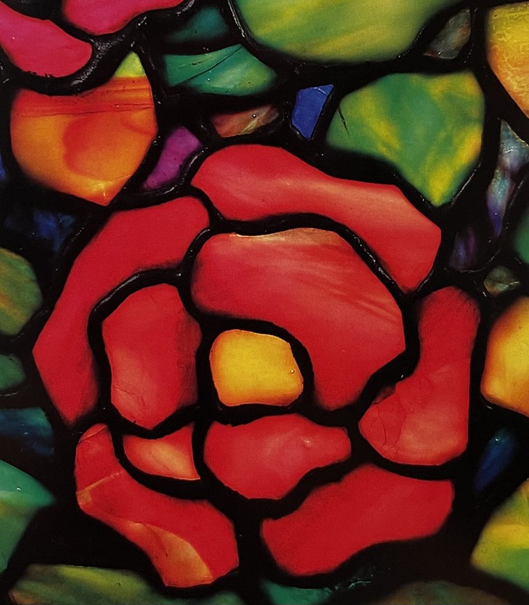 Vườn hồng ngát hương trên đèn kính màu Tiffany ảnh 1