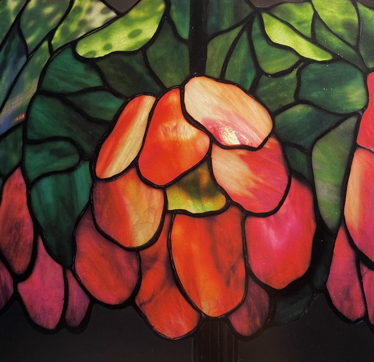 Đèn kính màu hoa sen: Tuyệt tác nghệ thuật của Tiffany Studios ảnh 2