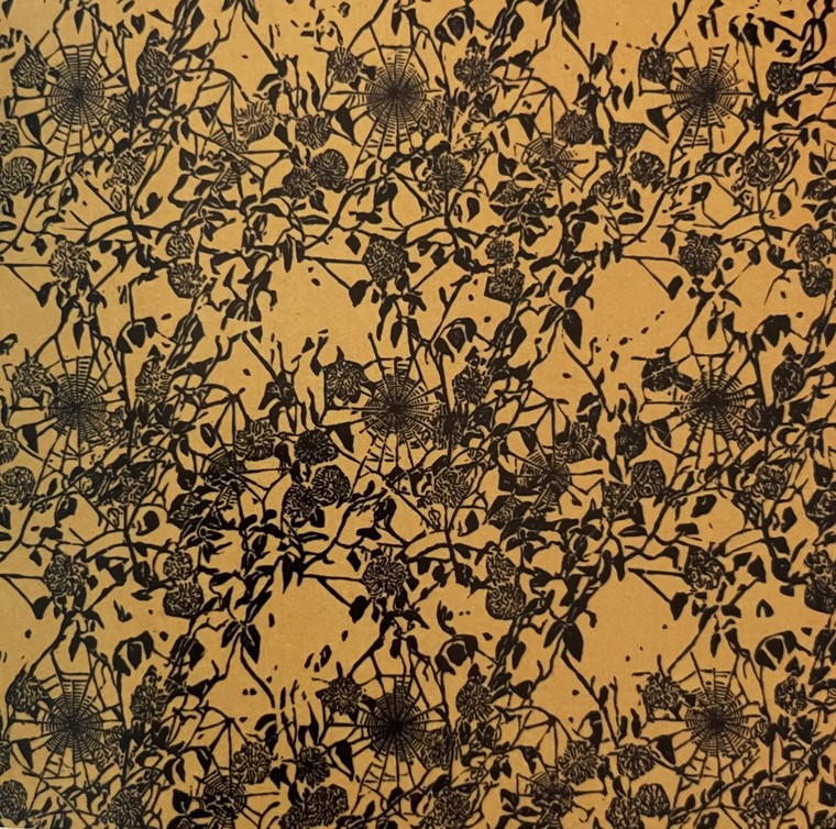 Hoạ tiết mạng nhện huyền bí trên đèn kính màu Tiffany ảnh 2