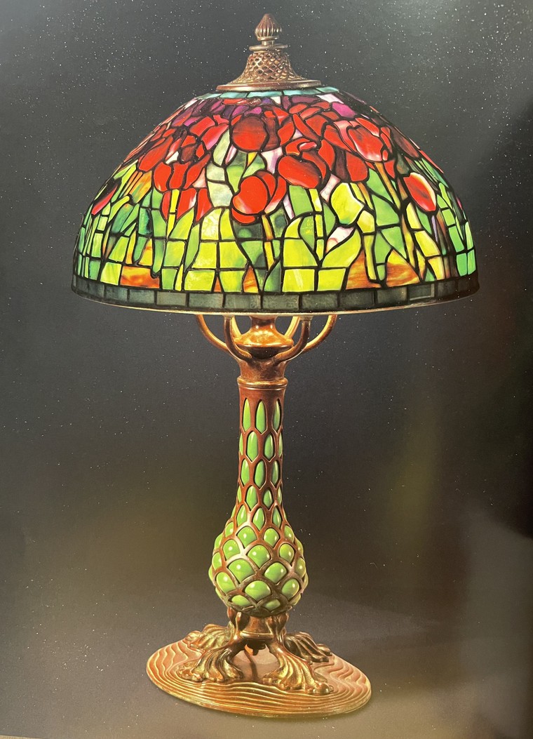 Mang mùa xuân đến cùng đèn kính màu Tiffany tulip ảnh 3