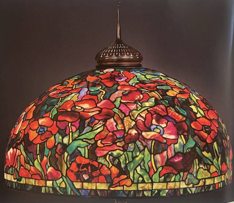 Vẻ đẹp gây nghiện của những đóa hoa anh túc trên đèn kính màu Tiffany ảnh 5