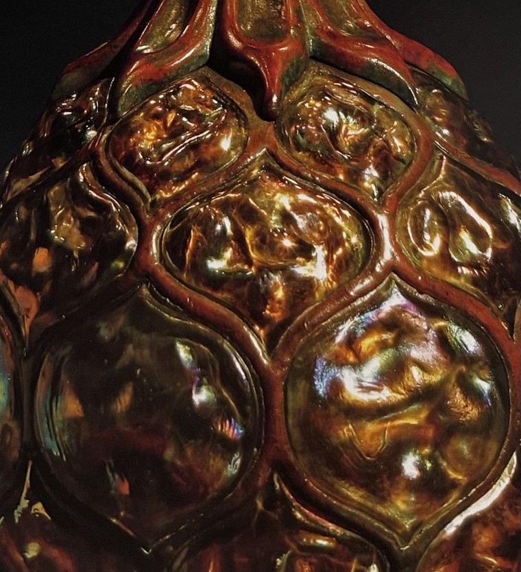 Chiêm ngưỡng vẻ đẹp rực rỡ của hoa kim tước trên đèn kính màu Tiffany ảnh 2