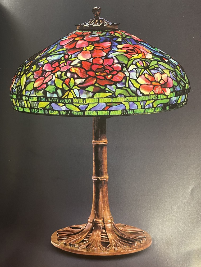 Họa tiết hoa mẫu đơn: Ngoại lệ của Louis Comfort Tiffany ảnh 1