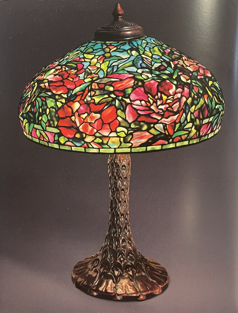 Họa tiết hoa mẫu đơn: Ngoại lệ của Louis Comfort Tiffany ảnh 2