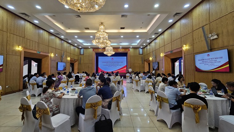 Bộ trưởng Bộ Kế hoạch & Đầu tư gặp mặt các cơ quan báo chí nhân ngày Báo Chí Cách Mạng Việt Nam ảnh 1