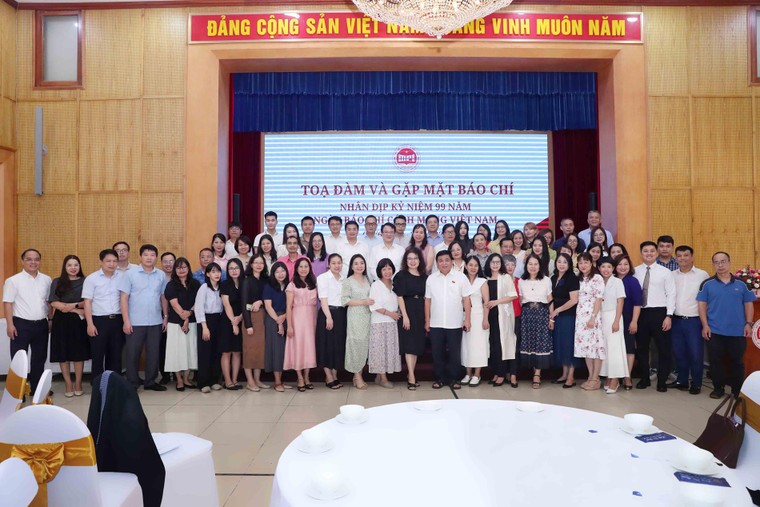 Bộ trưởng Bộ Kế hoạch & Đầu tư gặp mặt các cơ quan báo chí nhân ngày Báo Chí Cách Mạng Việt Nam ảnh 3
