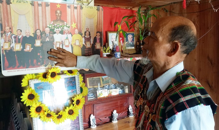 Tổng Bí thư Nguyễn Phú Trọng trong ký ức của một già làng người Cơ Tu ảnh 1