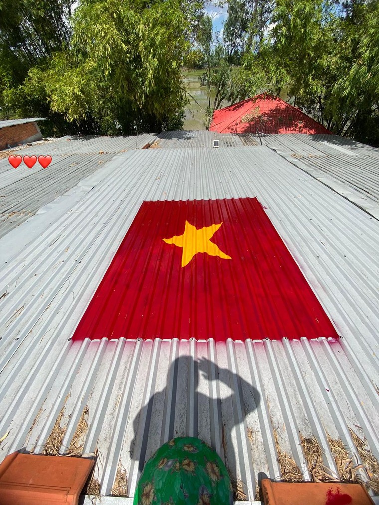 Xu hướng sơn mái nhà cờ đỏ sao vàng nở rộ đón chào Quốc khánh ảnh 6