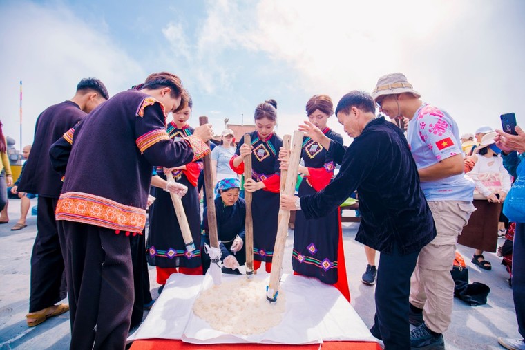 Du ngoạn Sa Pa dịp 2/9, đừng quên đêm nhạc đặc biệt này tại Bản Mây, Fansipan ảnh 7