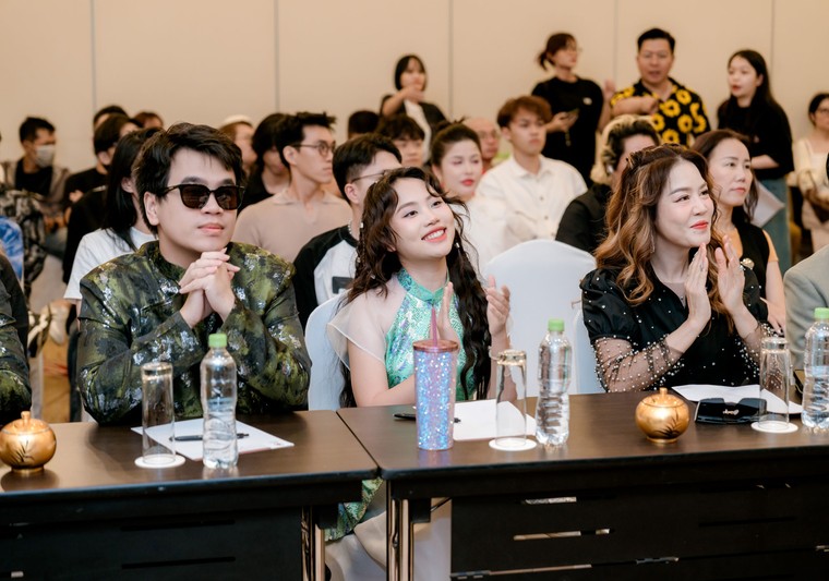 School Tour “Vũ Trụ Cò Bay’ của Phương Mỹ Chi: Truyền tải giá trị văn hoá truyền thống của ba miền Bắc - Trung - Nam ảnh 3