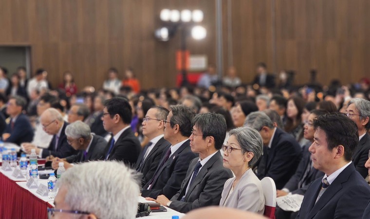 Phó Thủ tướng, Bộ trưởng Ngoại giao Bùi Thanh Sơn tham dự Lễ Kỷ niệm 10 năm thành lập trường Đại học Việt Nhật ảnh 7